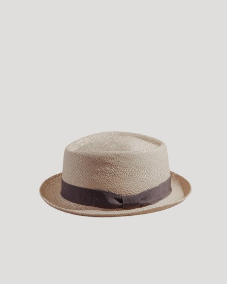 packshot light-grey