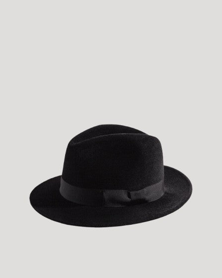 packshot black