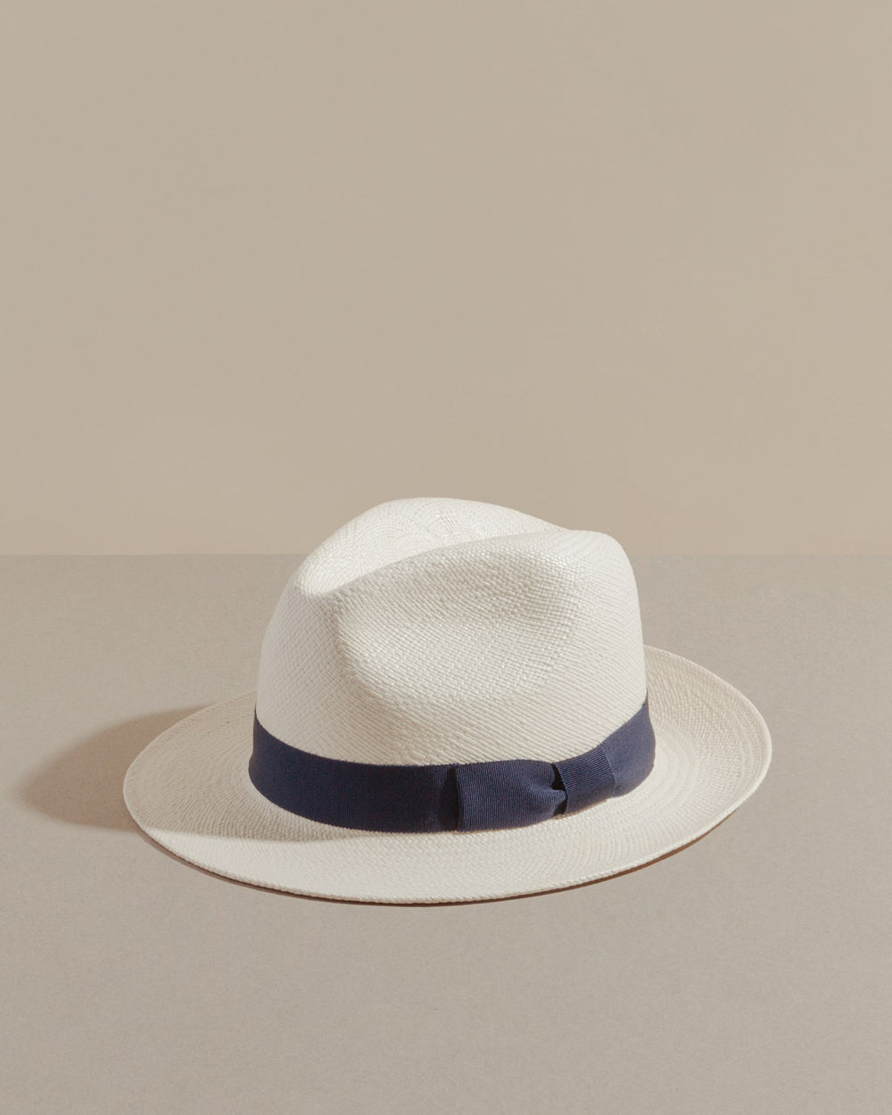 packshot cream-and-navy-ribbon