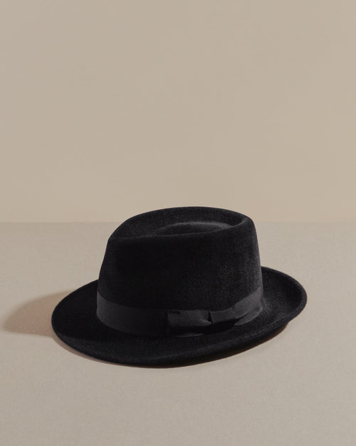 packshot black
