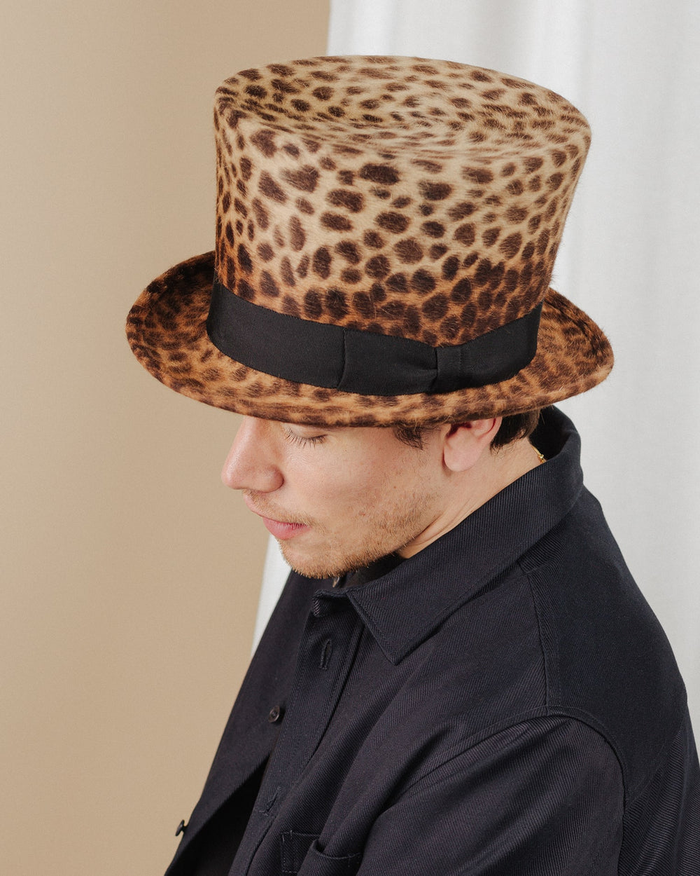 men wear leopard-print