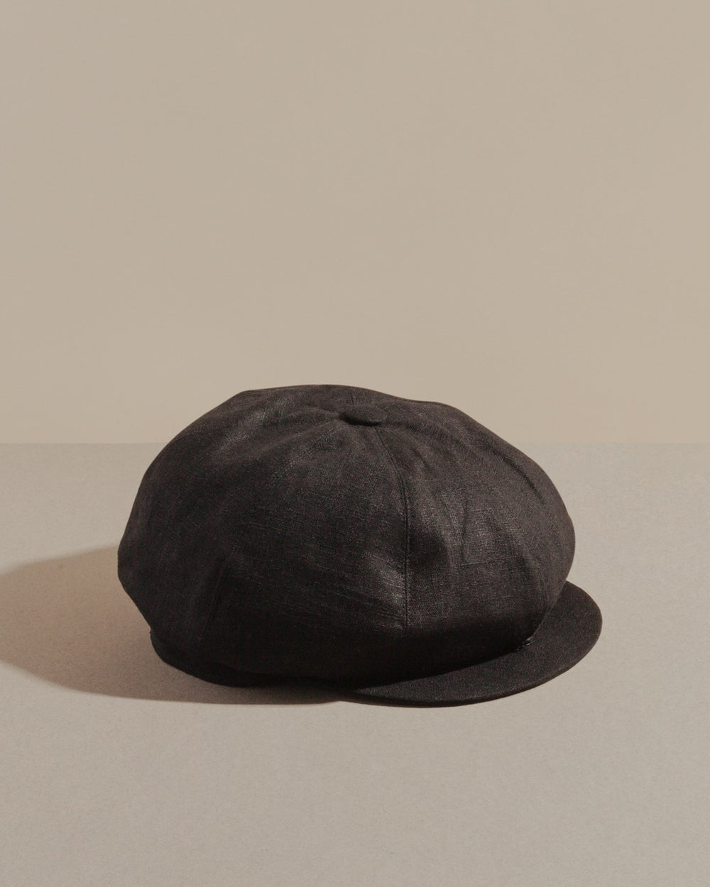 packshot black