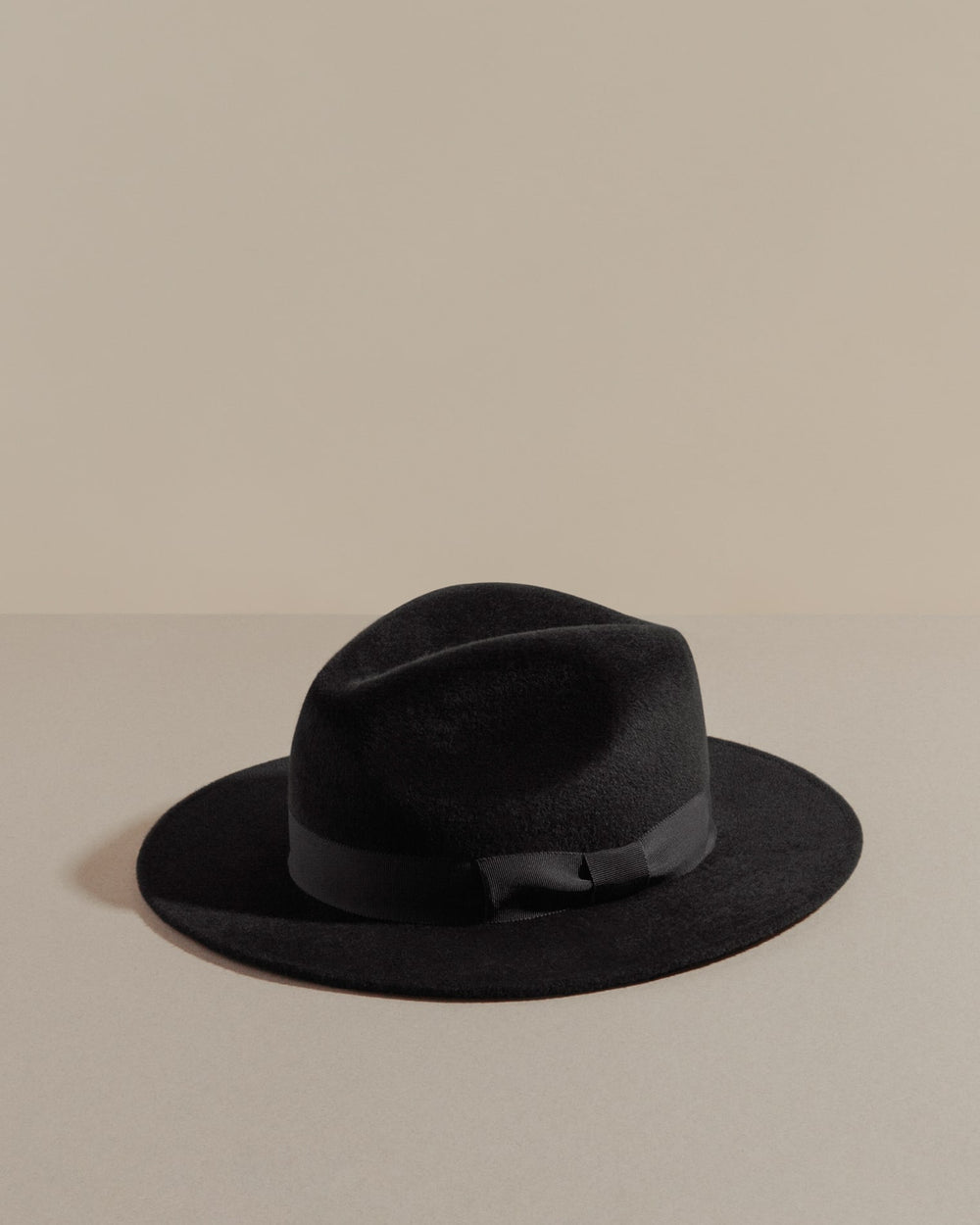 packshot black