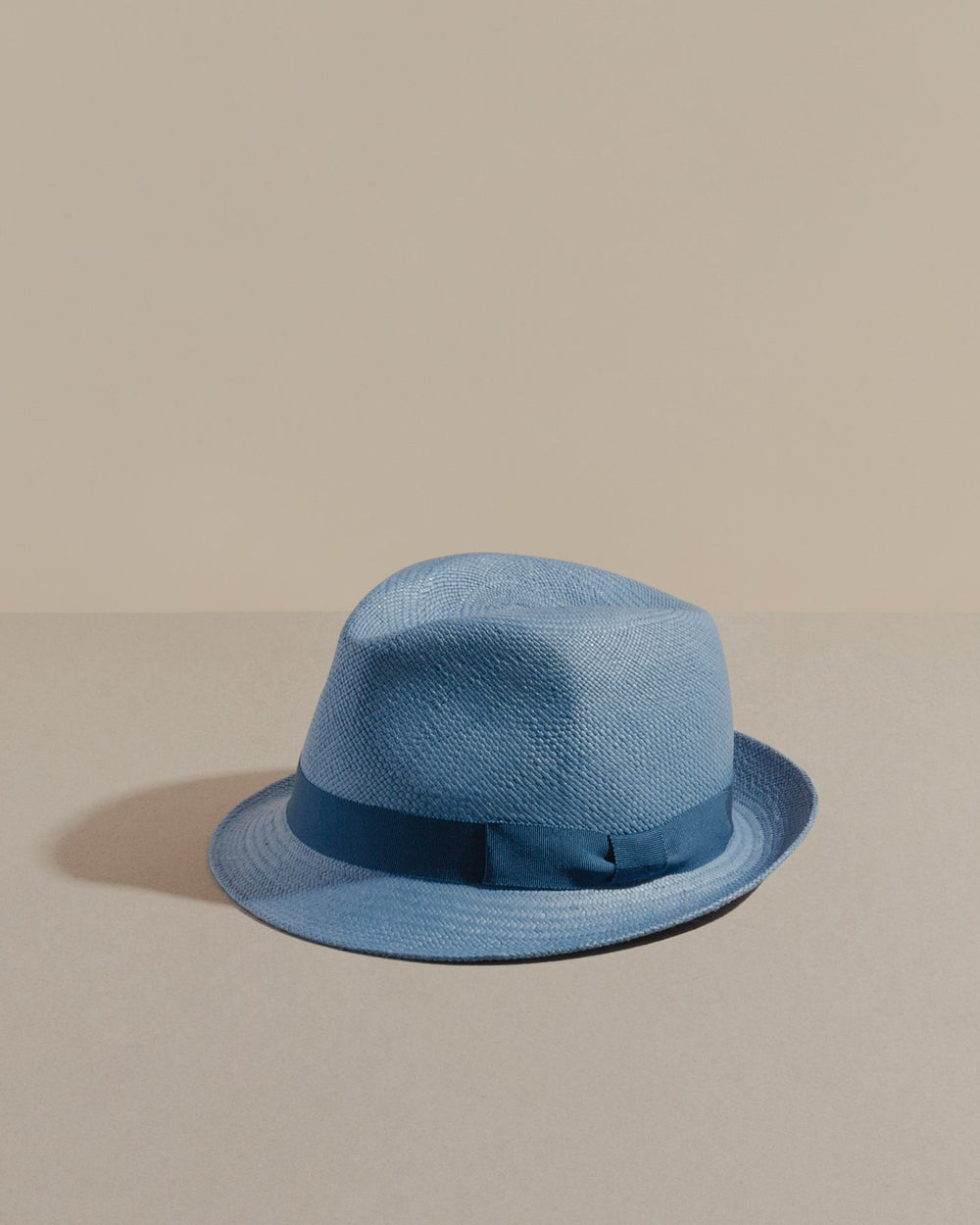 packshot blue