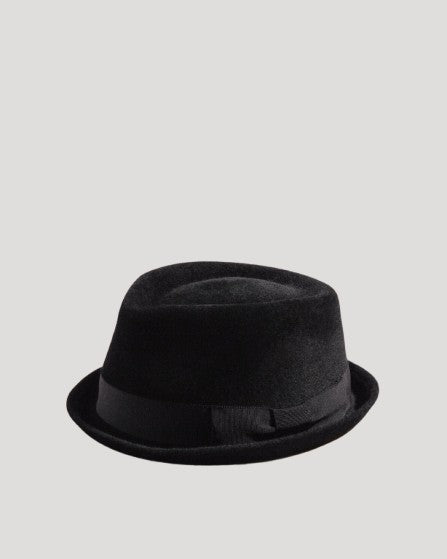 packshot black