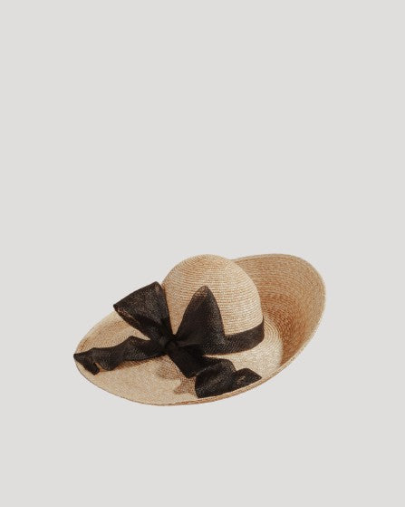 packshot black-ribbon