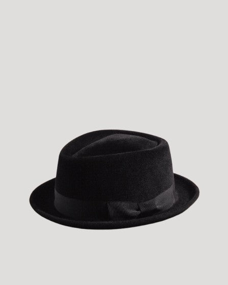 packshot black
