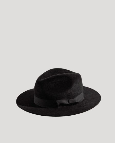 packshot black