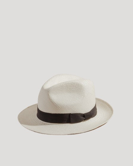 packshot cream-and-black-ribbon