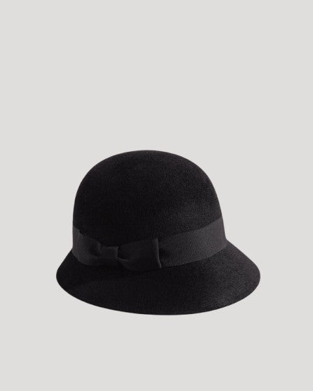 packshot black