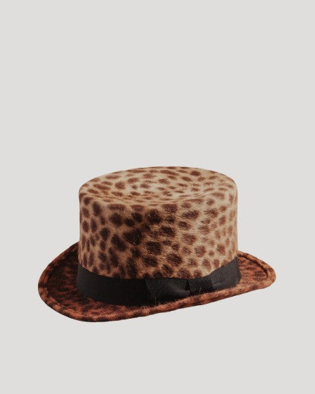 packshot leopard-print