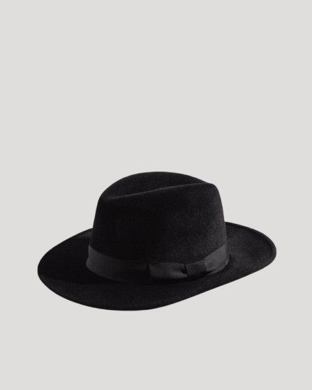 packshot black