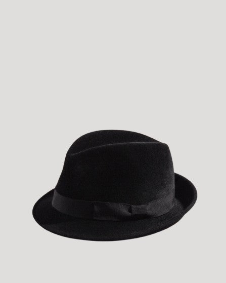 packshot black