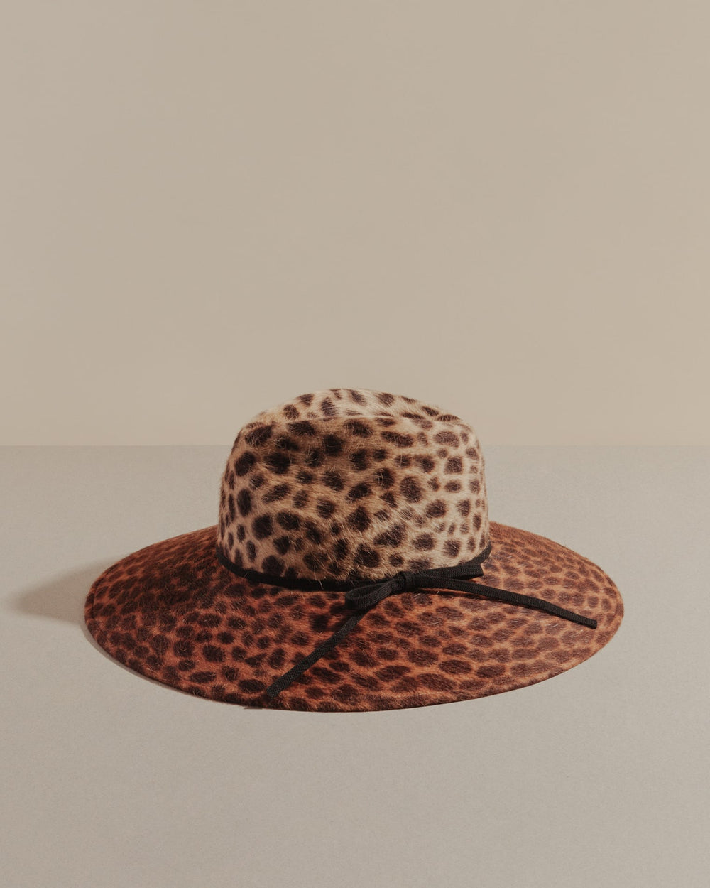 packshot leopard-print